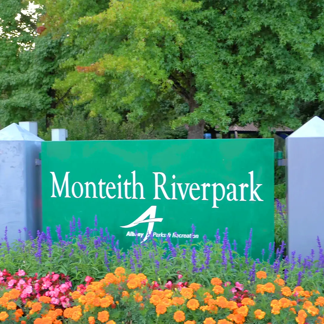 sunrise-pointe-apartments-montieth-river-park